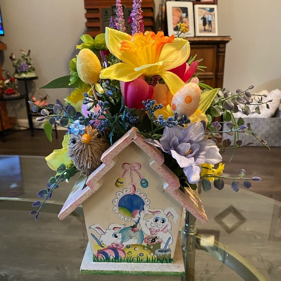 Easter/Spring Table Decor - Picture 1 of 6